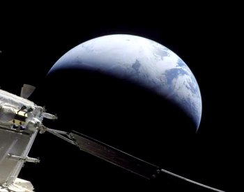 Modul Orion se po cestě kolem Měsíce úspěšně vrátil na Zemi