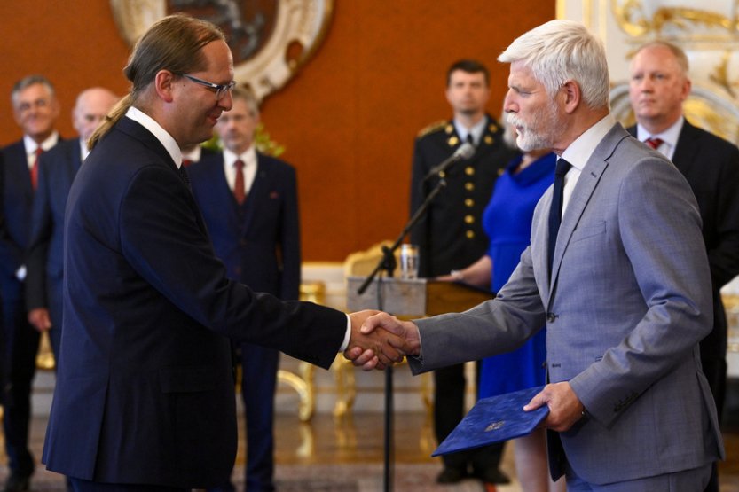 Prezident Pavel jmenoval ústavními soudci Baxu, Wintra a Zemanovou