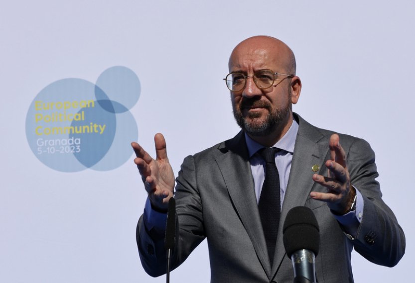 Migraci musíme čelit společně a rozbít sítě pašeráků lidí, řekl Michel