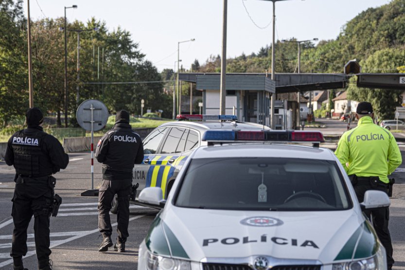 Slovensko po rozhodnutí vlády zavedlo kontroly na hranicích s Maďarskem