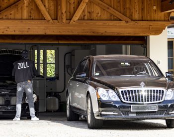 Německá policie podnikla razii týkající se sankcí, cílem byl podle médií Usmanov