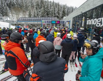 Na svahy českých hor vyrazily o víkendu tisíce lyžařů