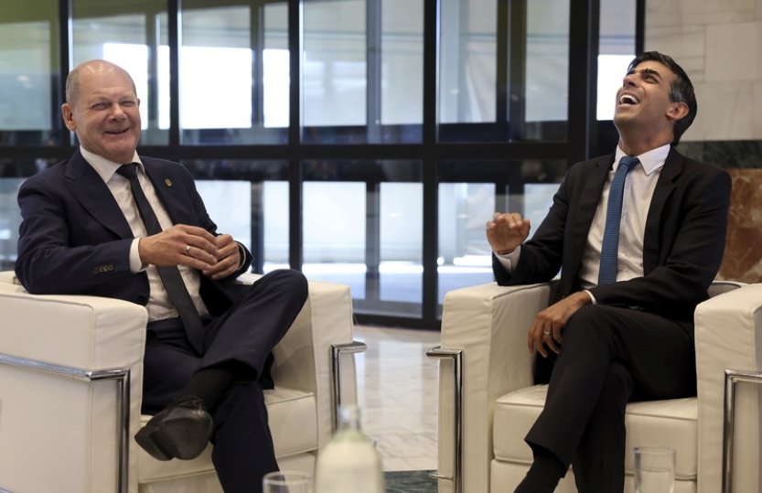 Macron, Scholz a Michel podpořili Arménii, varovali před užitím síly