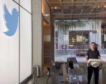 Americká Komise pro cenné papíry a burzy vyšetřuje Muska kvůli převzetí Twitteru