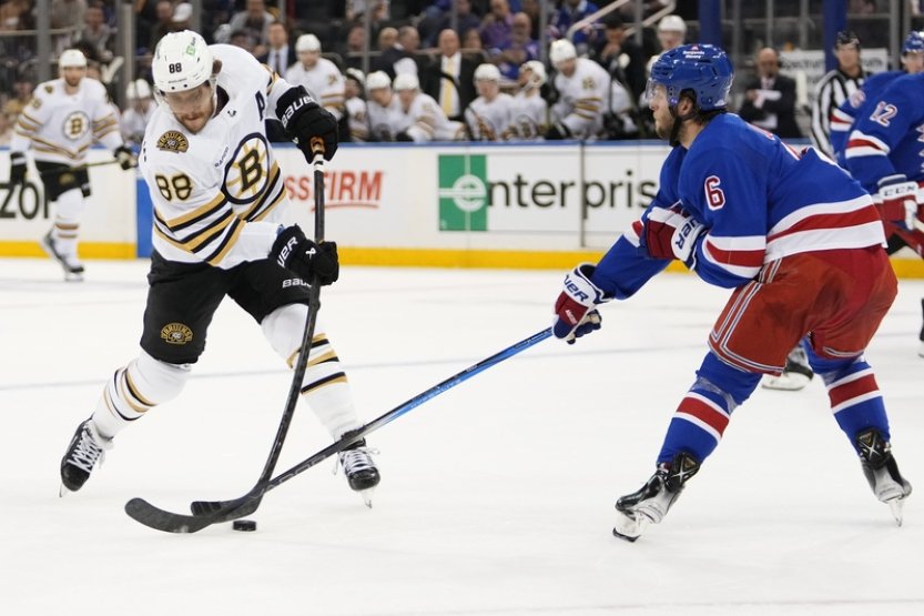 Pastrňák a Zacha asistovali u výhry Bostonu, nahrával i Hertl