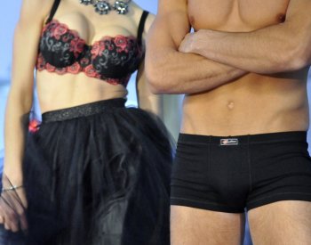 Bloomberg: Co s použitým spodním prádlem, aby nekončilo na skládkách?