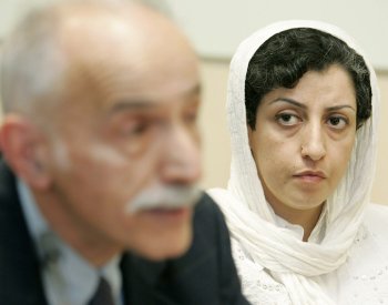 Nobelovu cenu za mír má íránská bojovnice za práva žen Narges Mohammadíová