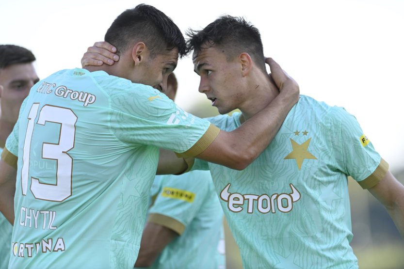 Fotbalisté Slavie se v poháru představí v Hradci, Sparta může hrát v Ďolíčku