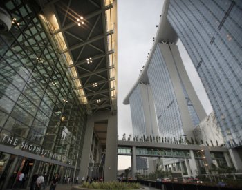 BBC: Povolení vlastnit automobil v Singapuru stojí 2,5 milionu