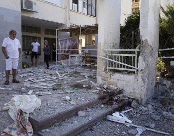 Palestinci mají právo bránit se teroru osadníků a okupačních vojáků, řekl Abbás