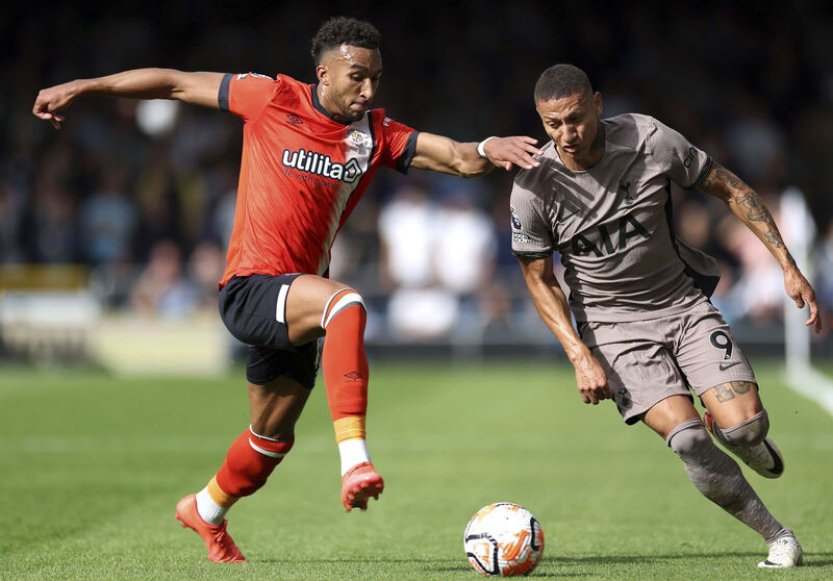 Fotbalisté Tottenhamu vyhráli i přes oslabení v Lutonu