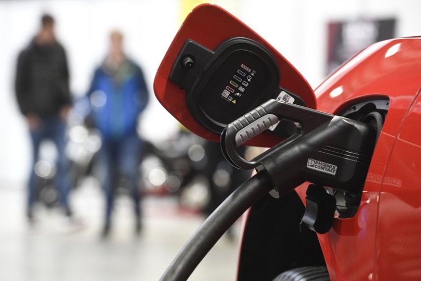 Růst prodeje elektromobilů si vyžádá změnu parkovacích garáží