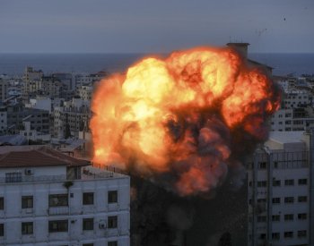 Izrael dál bombarduje Pásmo Gazy, zasaženo prý bylo na 800 cílů