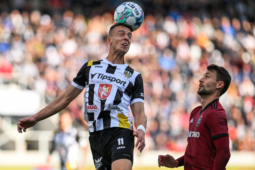 Fotbalisté Sparty i v oslabení vyhráli v Hradci, dvakrát se trefil Karabec