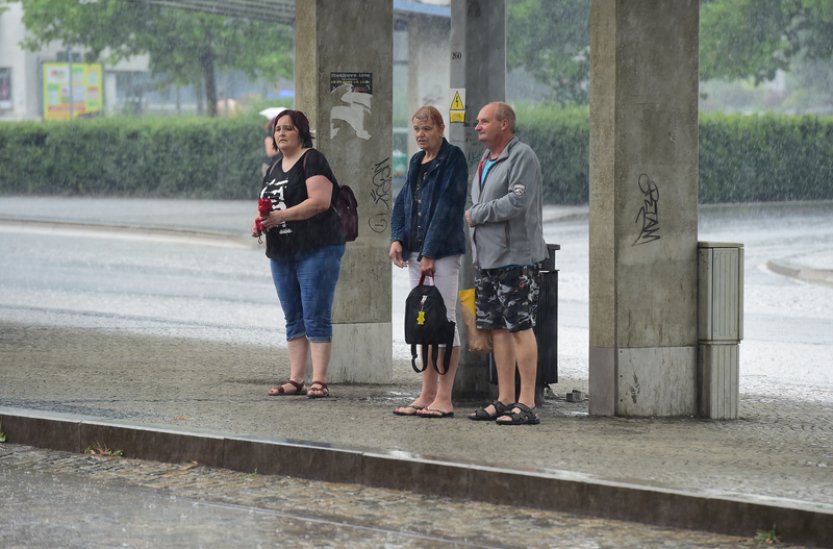 Česko čeká deštivý týden, objevit se mohou i bouřky
