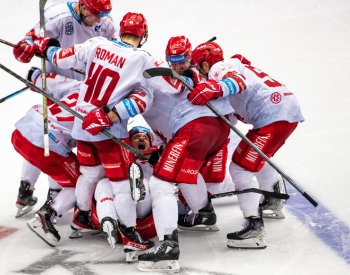 Třinec zvítězil nad Karlovými Vary, krásným gólem se blýskl Roman