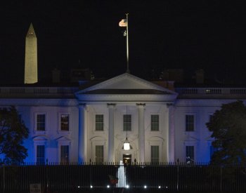 Bílý dům byl na podporu Izraele nasvícen v barvách izraelské vlajky