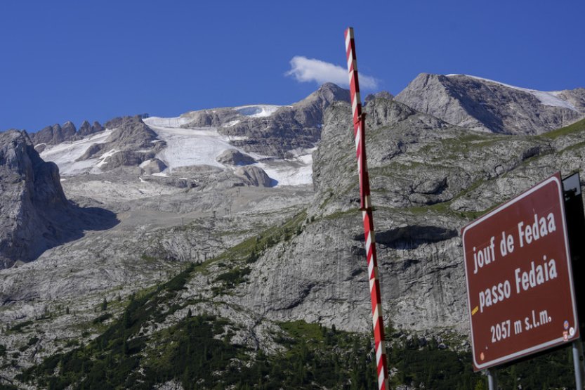 Na dolomitském masivu Marmolada se nebude lyžovat, chybí sníh