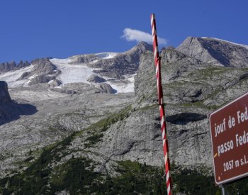 Na dolomitském masivu Marmolada se nebude lyžovat, chybí sníh