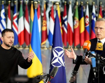 NATO bude pokračovat v podpoře Ukrajiny, ujistil Zelenského Stoltenberg