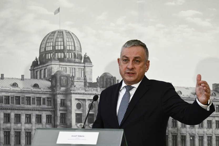 FT: Síkela viní Křetínského, že využívá svá média ke kritice převzetí NET4GAS