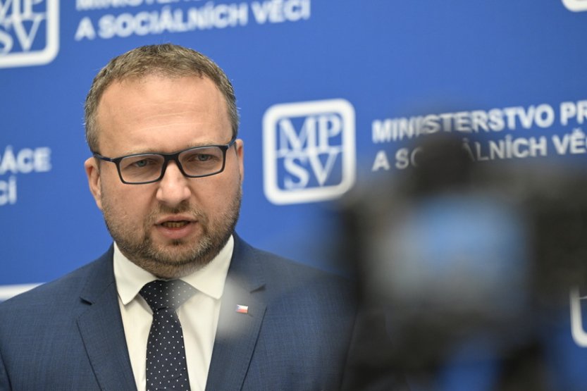 Jurečka posílá do připomínkového řízení dvě varianty zvyšování minimální mzdy