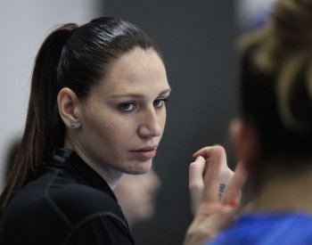 Basketbalistce Březinové se zatím z Izraele nepodařilo dostat