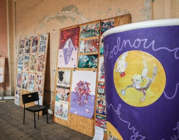 Brněnskou Káznici zaplnily komiksy, festival Koma potrvá do neděle