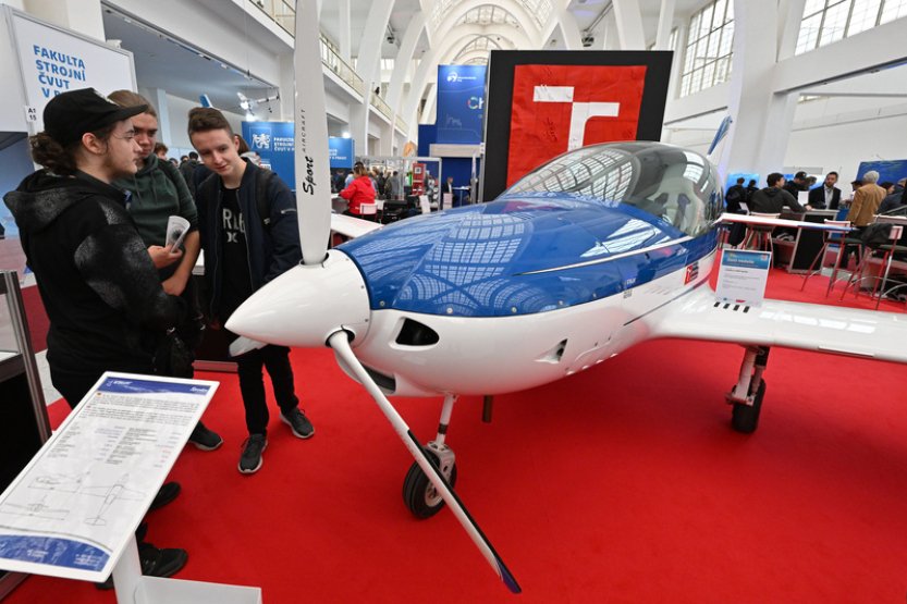 Ultralehký letoun vyvinutý českou firmou s odborníky z VUT získal zlatou medaili