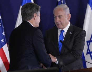 Netanjahu ukázal Blinkenovi fotografie mrtvých dětí