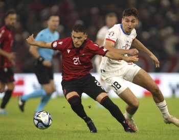 Albánští fanoušci pískali do české hymny, na zápas do Tirany dorazil i Babiš