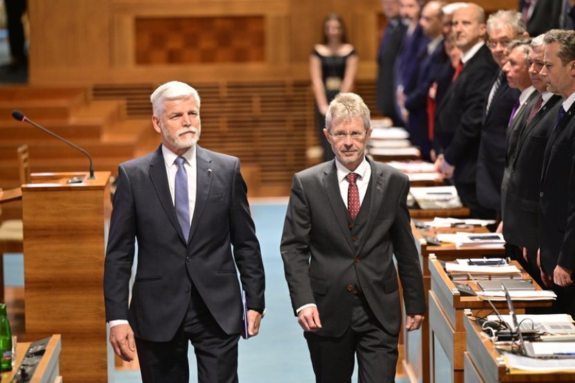 Prezident Pavel navštíví Senát, který rozhodne o doplnění ÚS