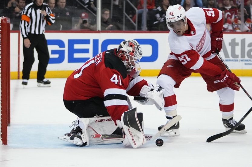 Vaněček vychytal v NHL výhru a patřil k hvězdám zápasu, Zadina skóroval