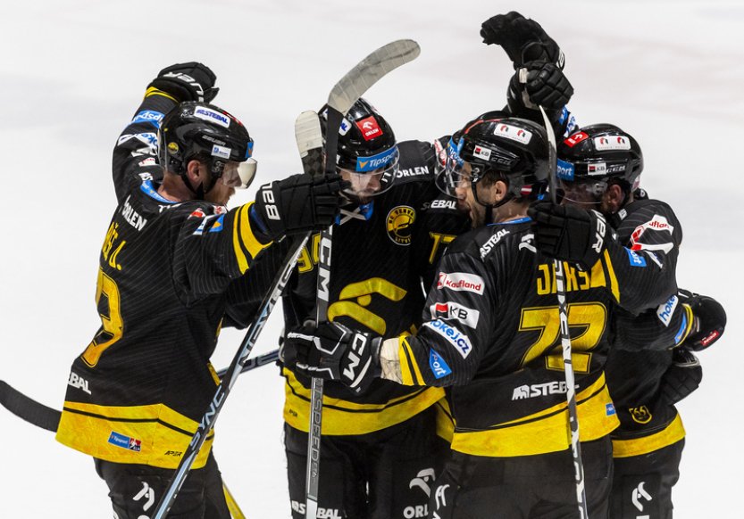 Litvínov zdolal Spartu 4:2 a oslavil devátou výhrou za sebou