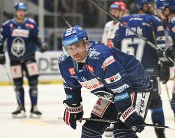 Hokejisté Kladna budou měsíc postrádat zraněného kapitána Plekance