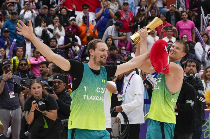 Beachvolejbalisté Perušič se Schweinerem jsou mistry světa