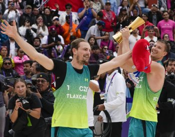 Beachvolejbalisté Perušič se Schweinerem jsou mistry světa