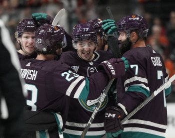 Dostál pomohl Anaheimu k výhře, Nečas dal první gól v sezoně