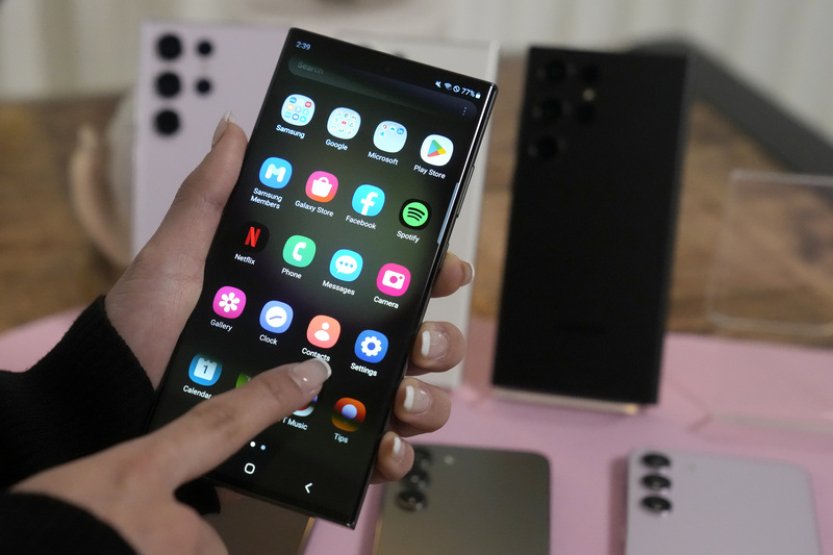 Globální trh s chytrými telefony ve třetím čtvrtletí klesl o osm procent