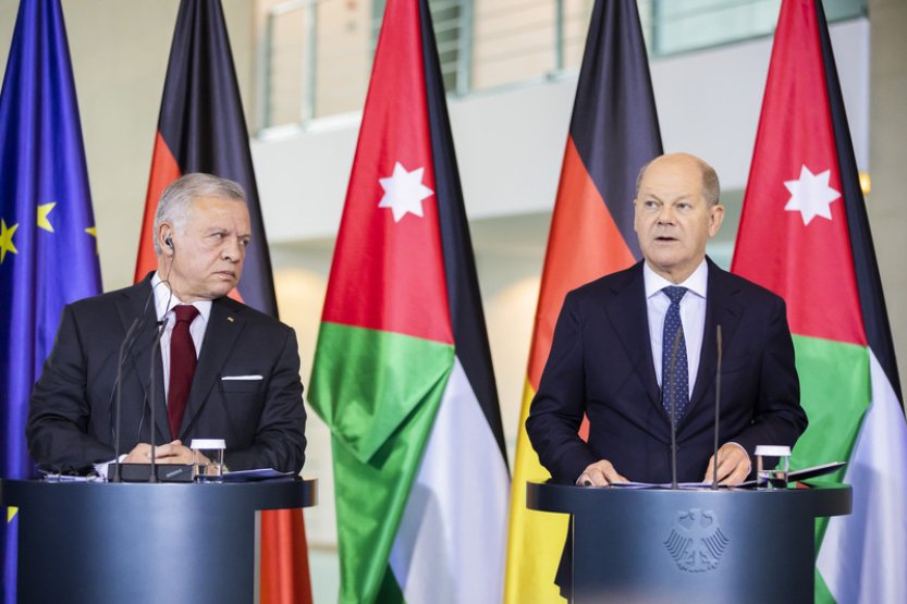 Scholz varoval Írán a Hizballáh, jordánský král žádá zastavení bojů