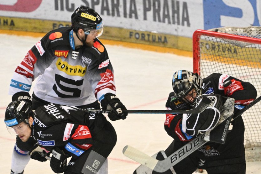 Sparta vyzve hokejisty Karlových Varů, může se přiblížit vedoucímu duu