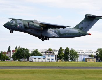 Aero a Embraer zvýší spolupráci na výrobě vojenských transportních letounů C-390