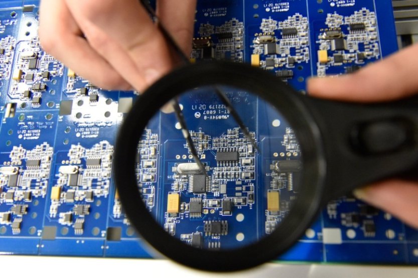 USA zastaví dodávky dalších pokročilých čipů užívaných v AI do Číny nebo Ruska