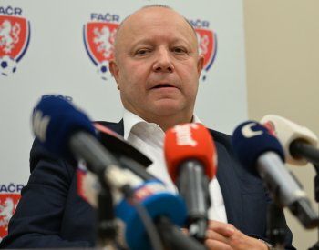 Fousek k setrvání Šilhavého: Konzervativní řešení, zajíci se počítají po honu