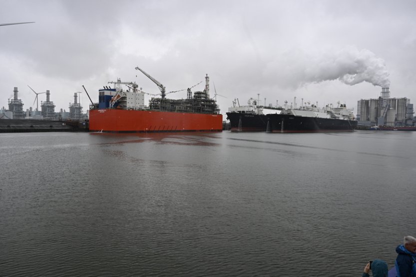 Shell a Katar podepsaly na 27 let smlouvu o dodávkách LNG do Nizozemska