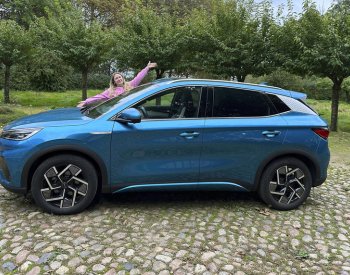 AP: Evropa chce omezit příliv čínských elektromobilů, Evropané je ale milují