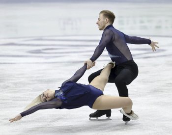 Krasobruslařská Grand Prix začne soutěží se dvěma českými tanečními páry