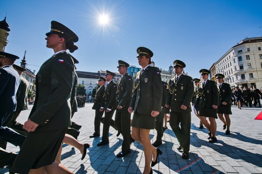 Univerzita obrany v Brně slavnostně vyřadila 200 letošních absolventů