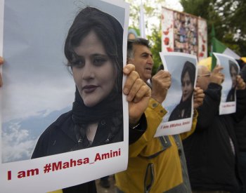 Evropský parlament udělil Sacharovovu cenu Kurdce Mahse Amíníové