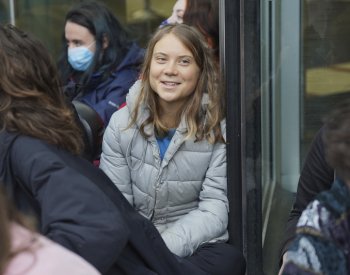 Thunbergová po předběžném zadržení znovu demonstrovala v Londýně